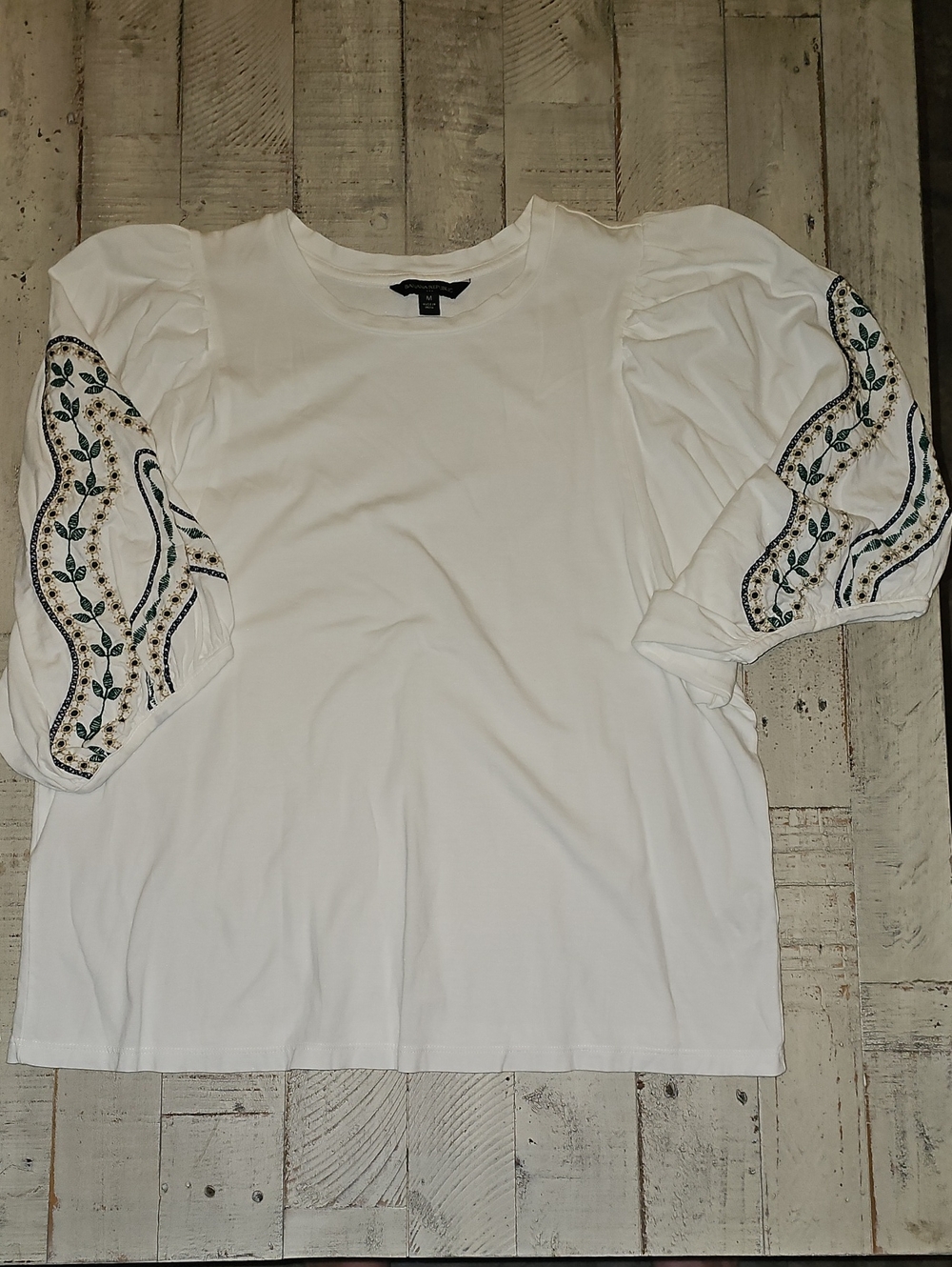 Banana Republic White Short Sleeve Tee with Embroidered Puff Sleeves Size M